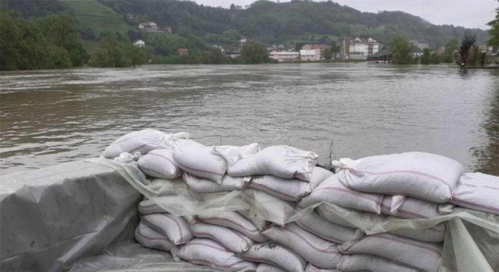 Situacija u Novom Gradu se usložnjava; Očekuje se pritisak vode iz Bosanske Krupe