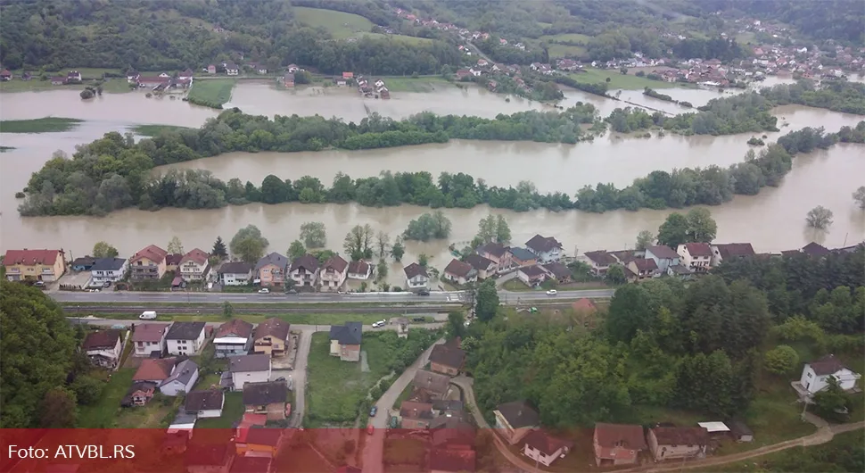 Sutra vrh vodenog talasa Save na području Gradiške