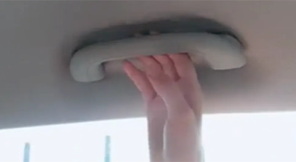 Funkcija unutrašnje ručke u autu za koju niste znali - VIDEO