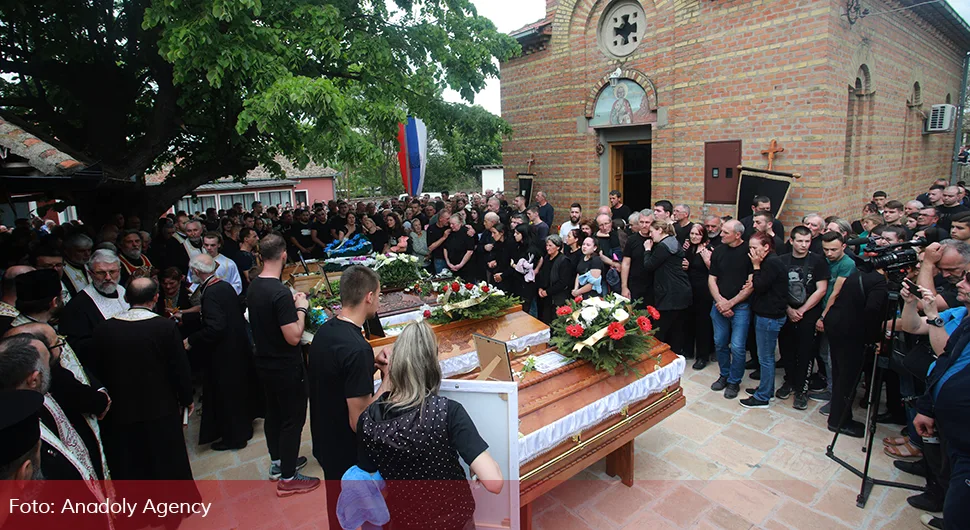 Sahranjeno pet žrtava masakra kod Mladenovca (FOTO)