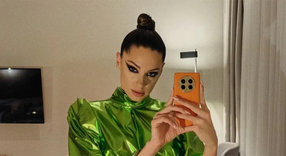 Sara Jo gola kao od majke rođena