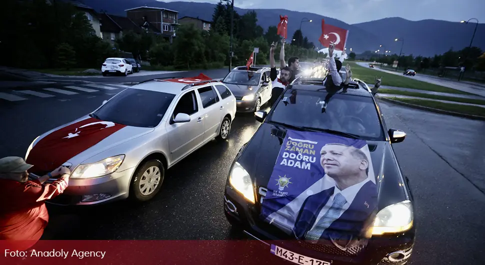 Slavlje u Sarajevu nakon što je Erdogan proglasio pobjedu