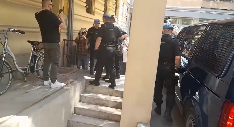Ambasador Skaka s lisicama na rukama sproveden u Tužilaštvo - VIDEO