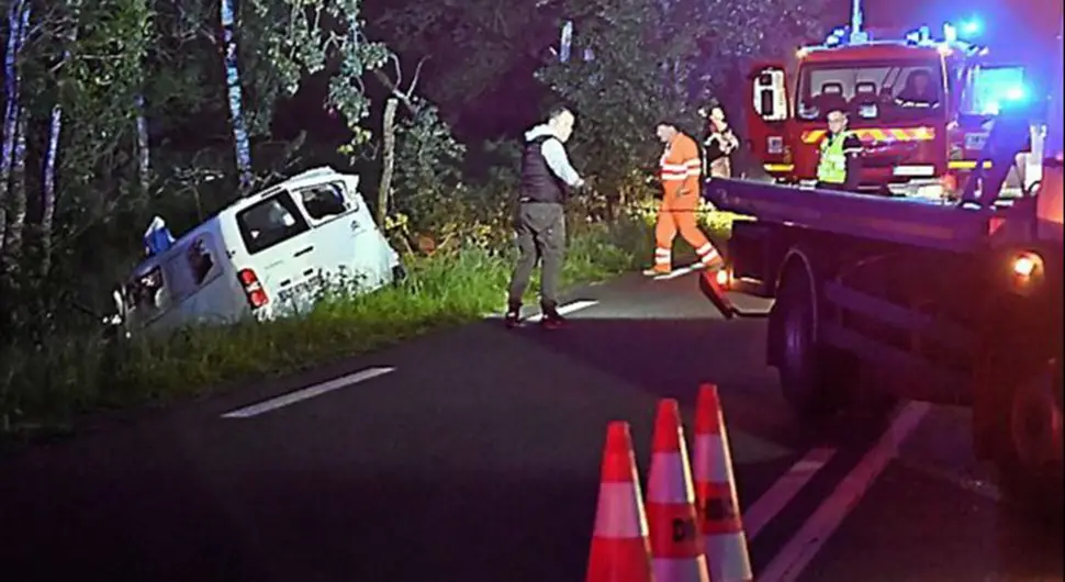 U stravičnoj nesreći poginuo mladi trener,  11 igrača završilo u bolnici