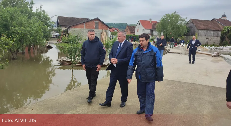 Višković: Izgraditi potporni zid zarad zaštite Kostajnice
