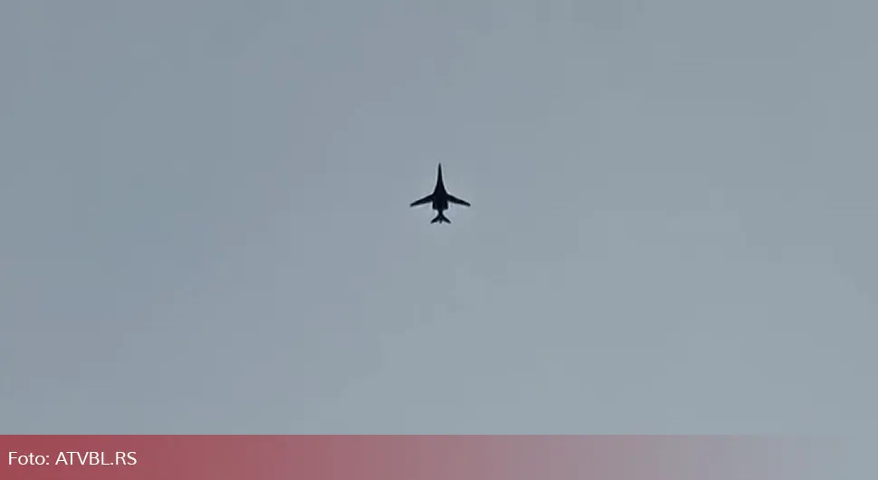 Pogledajte prelet američkog bombardera iznad Sarajeva