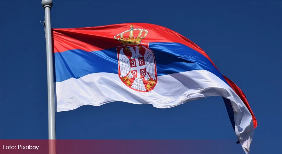 Na Dan žalosti zapalio zastavu Srbije