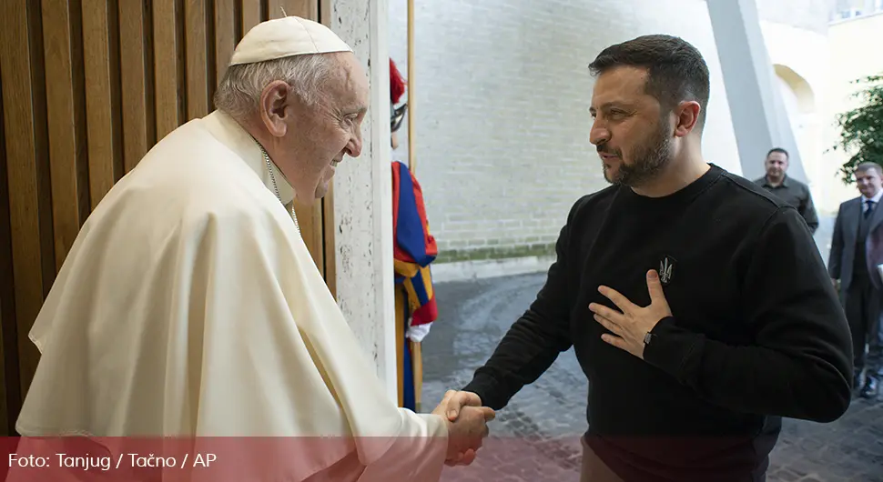 Zelenski zatražio od pape podršku za mirovni plan, poklonio mu pancir
