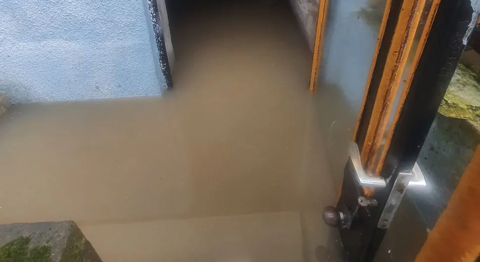 Bujične vode u Banjaluci prouzrokovale štetu građanima