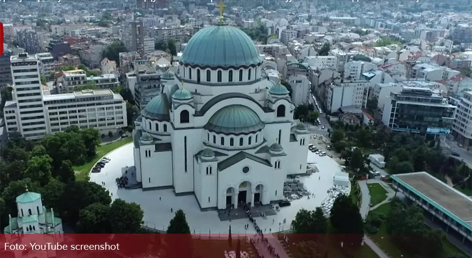 Beograd ispraća svetitelja, veliki broj vjernika došao da se pokloni moštima vladike Nikolaja