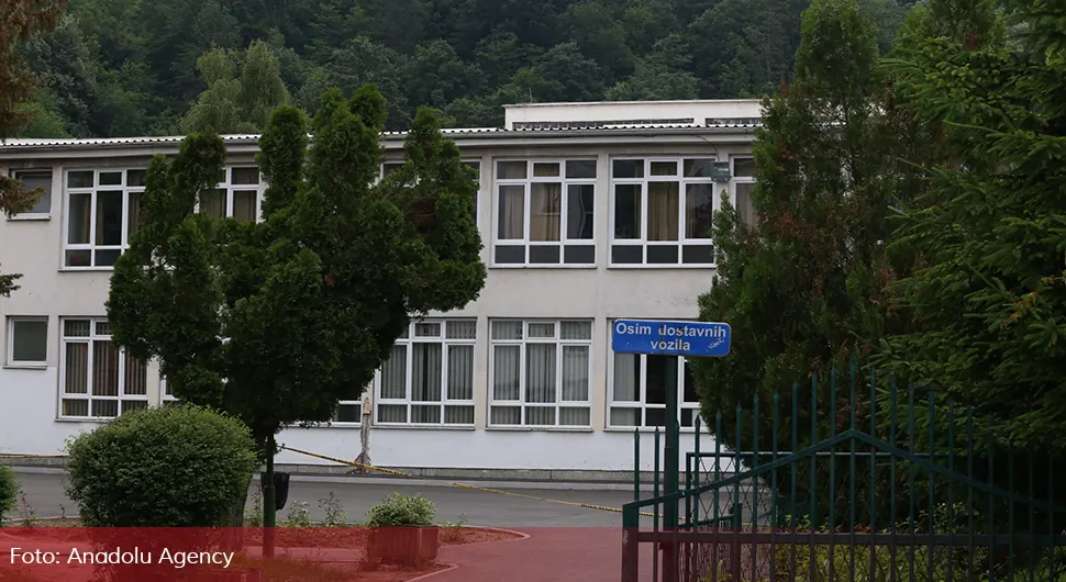 Oglasio se otac nastavnika upucanog u školi u Lukavcu