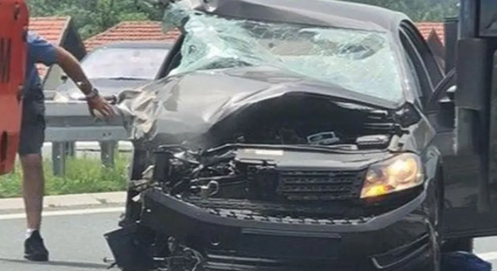 Težak udes na auto-putu Sarajevo-Zenica, četiri osobe povrijeđene