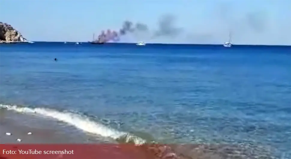 Drama u Grčkoj: Gori turistički brod, putnici skakali u more da se spasu