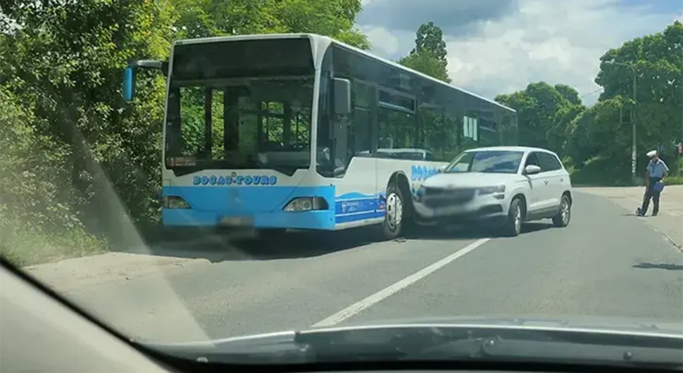 Sudar autobusa i automobila u Banjaluci