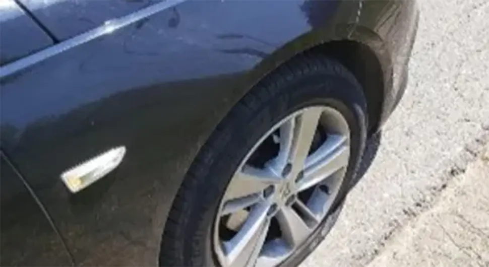 Banjalučanin oštetio auto na oronulom asfaltu pa poručio Gradskoj upravi: Da mi refundirate troškove za pneumatik