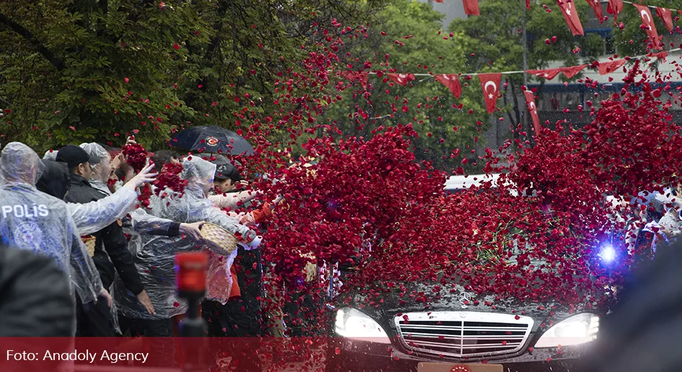 Pogledajte kako je Erdogan dočekan ispred parlamenta