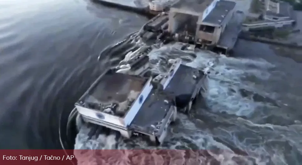 Iscurilo najmanje 150 metričkih tona nafte nakon eksplozije brane Kahovka