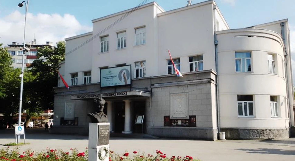 Vraćena zastava Srpske na Narodno pozorište
