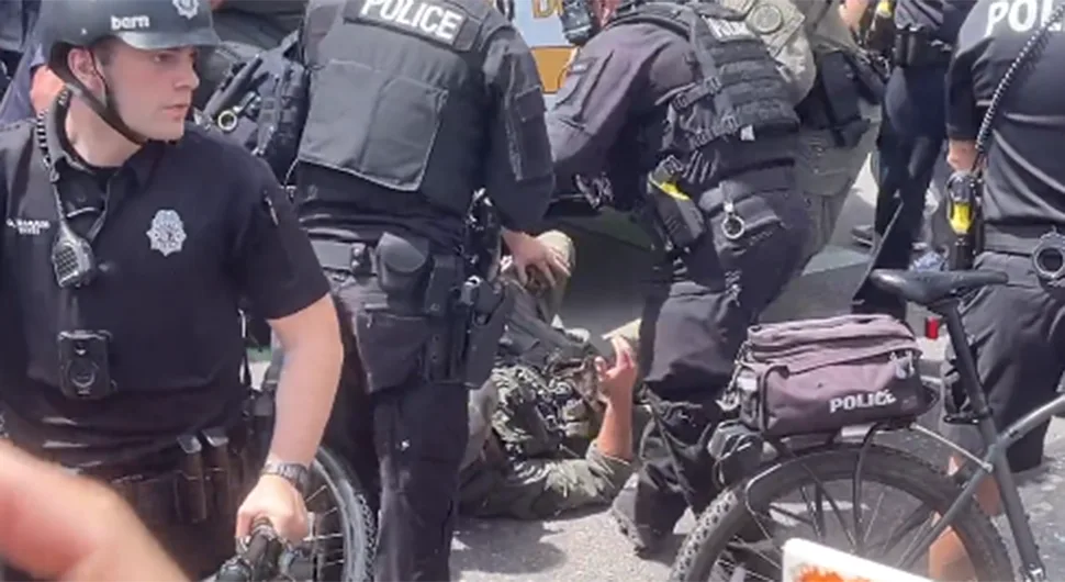 Objavljen snimak policajca kojeg je udario kamion koji je vozio Jokića i ekipu