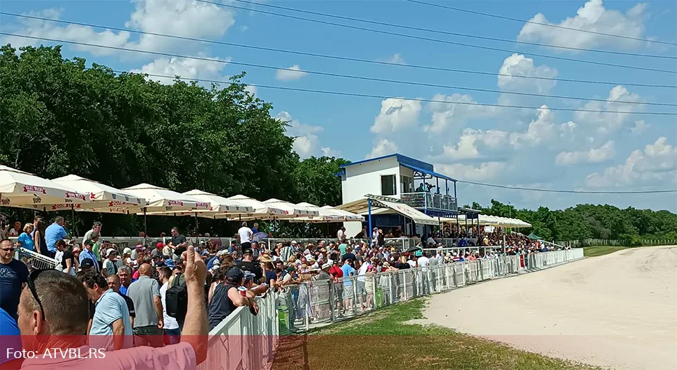 ATV u Somboru: Nikola Jokić stiže na konjičke trke