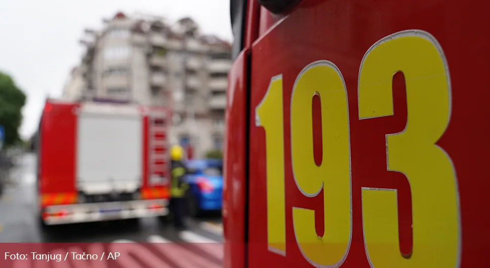 Izbio požar u štali, a u drugom objektu nađeno tijelo muškarca