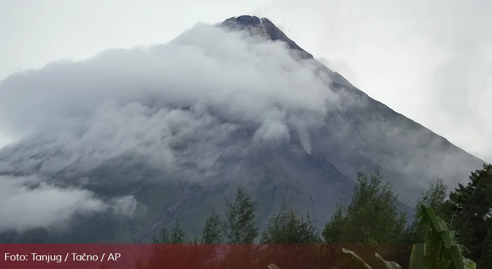 Najmanje 14.000 ljudi evakuisano zbog aktivnosti vulkana Majon