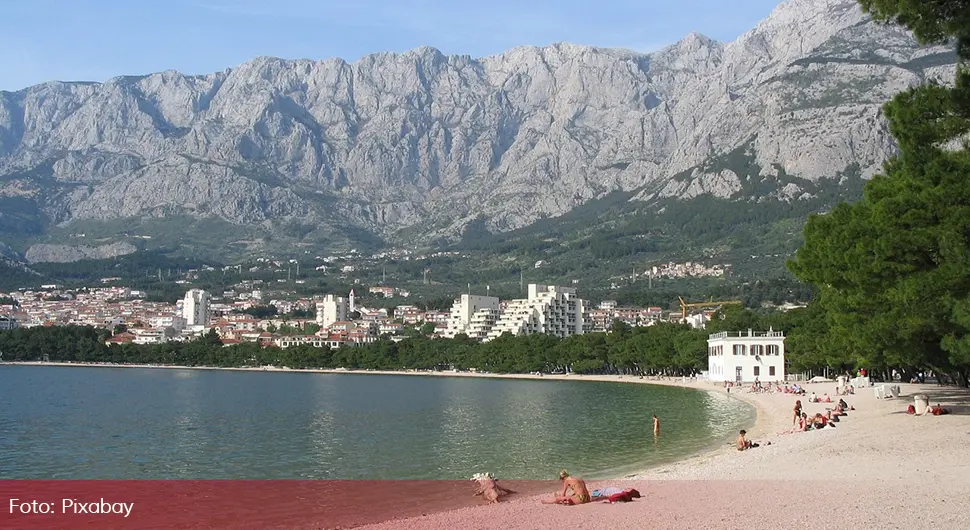 Lopovi krali turistima torbe i telefona na plaži u Makarskoj