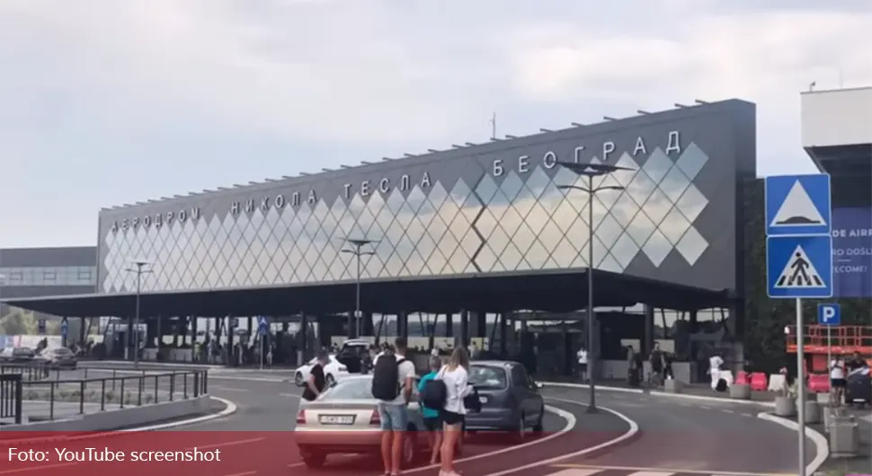 Драматичан снимак евакуације путника након дојаве о бомби на аеродрому