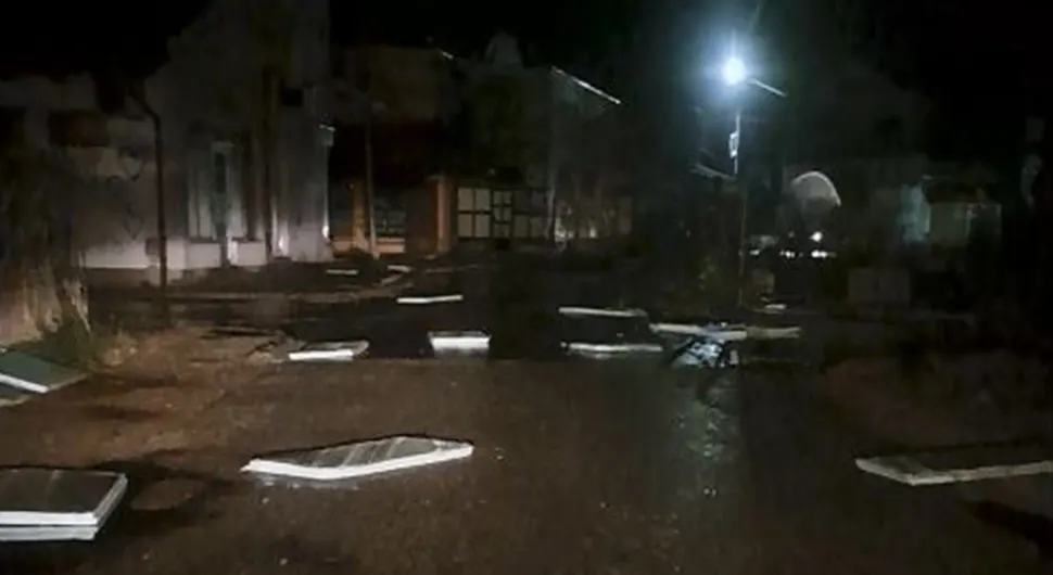 Olujno nevrijeme zahvatilo Kozarsku Dubicu: Vjetar razbacao materijal sa gradilišta