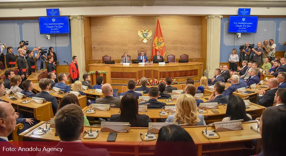 Црна Гора бира руководство Парламента и нову Владу