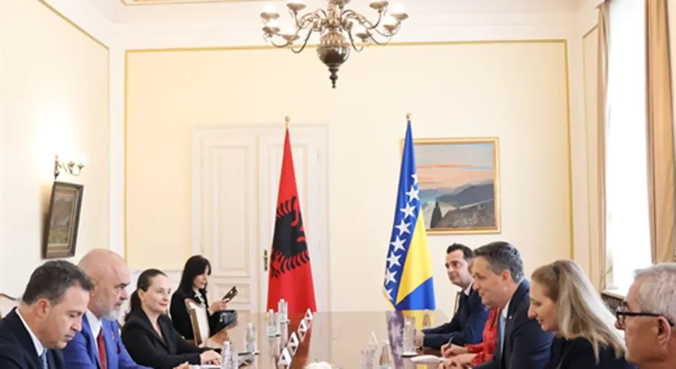 Diplomatski skandal u režiji Denisa Bećirovića