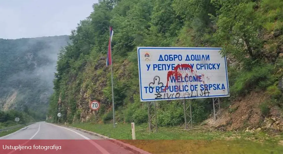 Oskrnavljena tabla „Dobro došli u Republiku Srpsku“: Crvena boja i poruka 