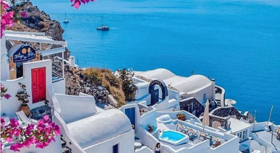 Znate li zašto su kuće na grčkim ostrvima ofarbane u plavo i bijelo