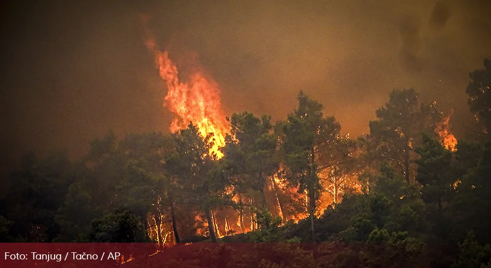 U Grčkoj najveća evakuacija ikada, izbila 64 nova požara