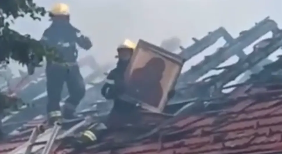 Čudo u Srbiji: Vatra progutala dio kuće, ikona ostala netaknuta - VIDEO