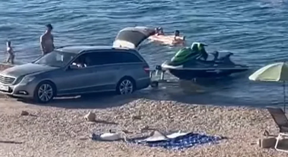 Bizaran snimak sa Jadrana izazvao bijes kod ljudi: “Dobro ga išamarati i gurnuti u more”