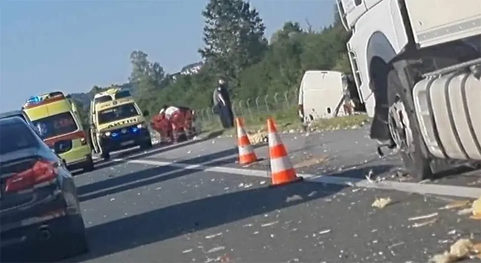 Teška nesreća na autoputu, jedna osoba poginula