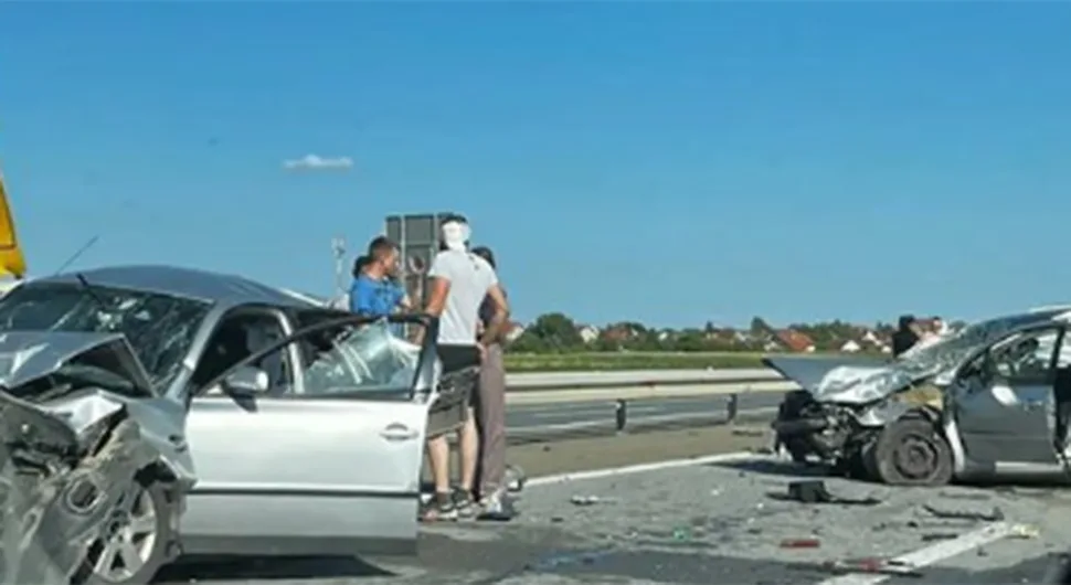 Stravična saobraćajka na auto-putu: Šest povrijeđenih, auta uništena