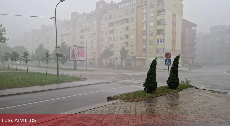 Narandžasto upozorenje u BiH: Jaki udari vjetra i pljuskovi!