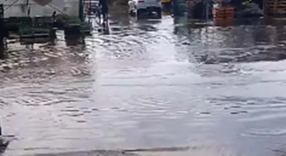 Potopljena pijaca u Banjaluci: Oluja napravila haos – VIDEO
