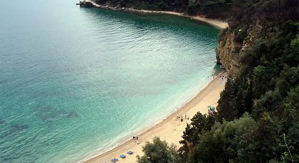 Jedna od najljepših plaža u Crnoj Gori bukvalno nestaje