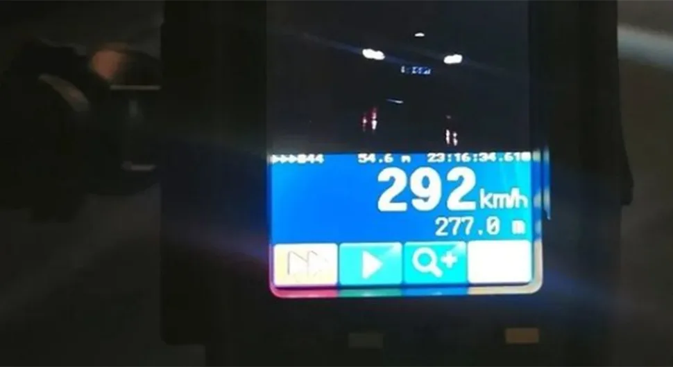 Papreno kažnjeni bahati vozači: Ferarijem jurio 269 km/h, a drugi BMW-om 292 km/h