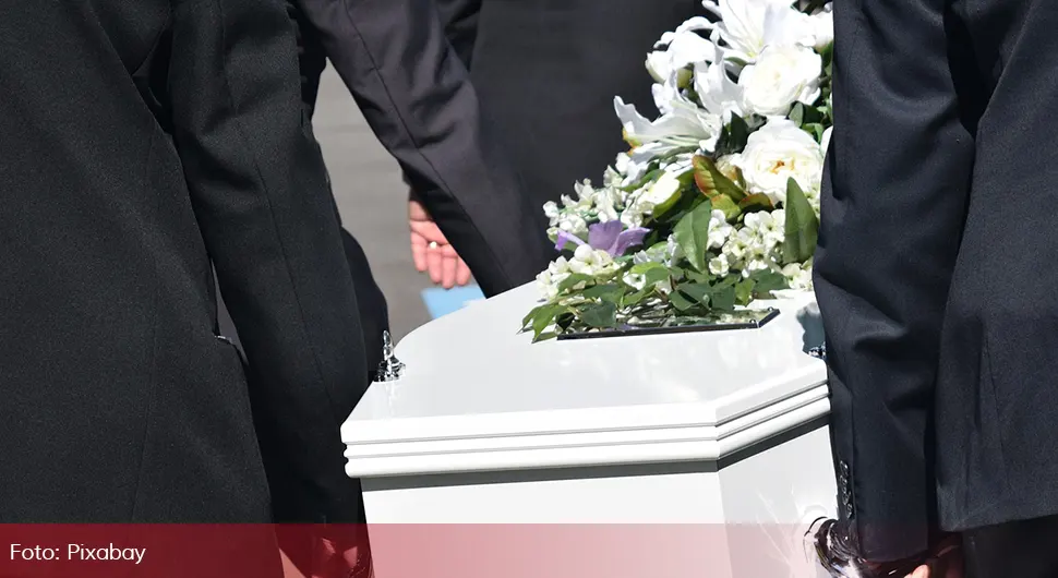 Neobična srpska sahrana: Tri žene oplakale jednog muža - samo ih je jedna stvar posvađala!
