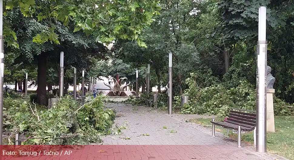 Na muškarca tokom superćelijske oluje pao krov i slomio mu vratne pršljenove