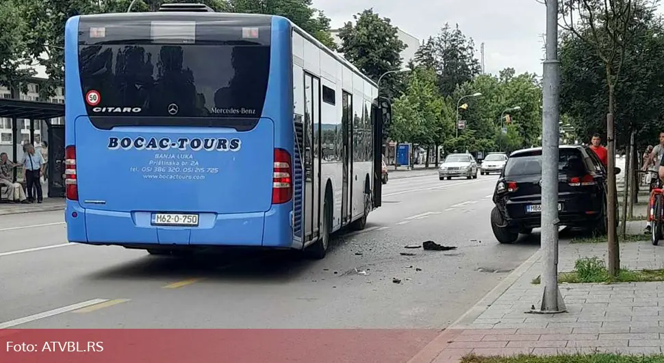 Sudar auta i autobusa u centru Banjaluke