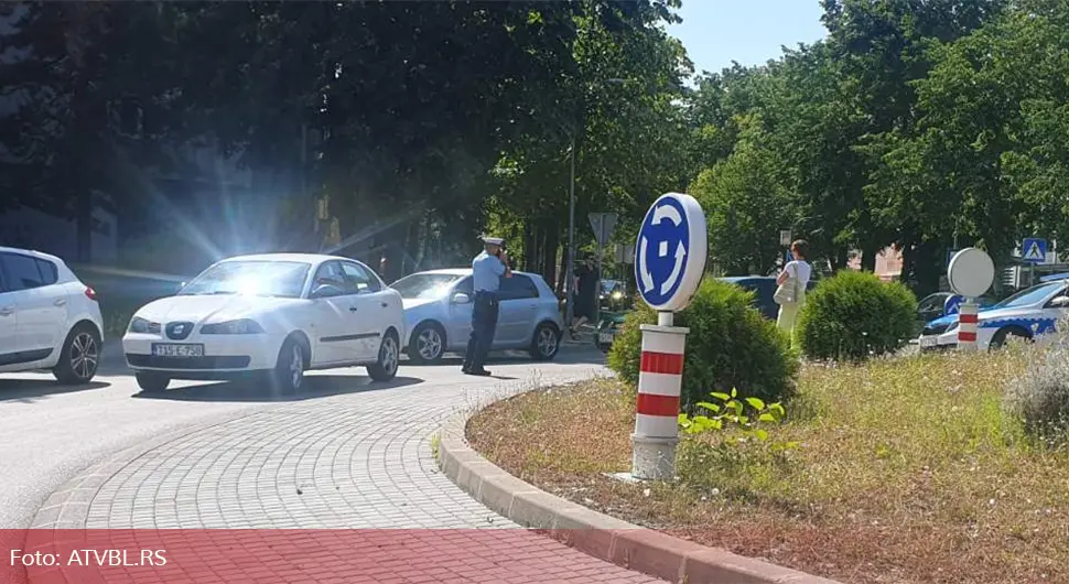 Sudar u kružnom toku u Banjaluci, gužva u saobraćaju