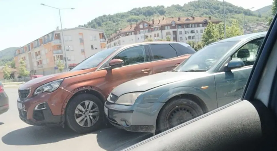 Sudar u kružnom toku na Starčevici