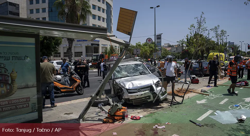 Jeziv napad u Tel Avivu: Kolima naletio na ljude i ubadao ih nožem