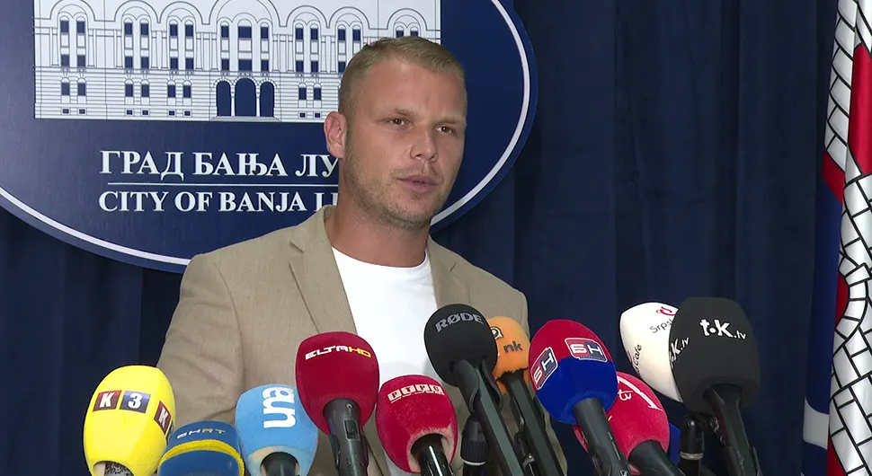 Radnici Gradske uprave zatražili svoja prava od Stanivukovića - dobili otkaze