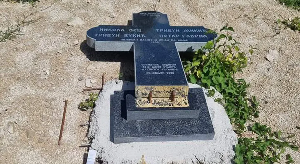 Vandalski napad na srpsko groblje u Sanskom Mostu